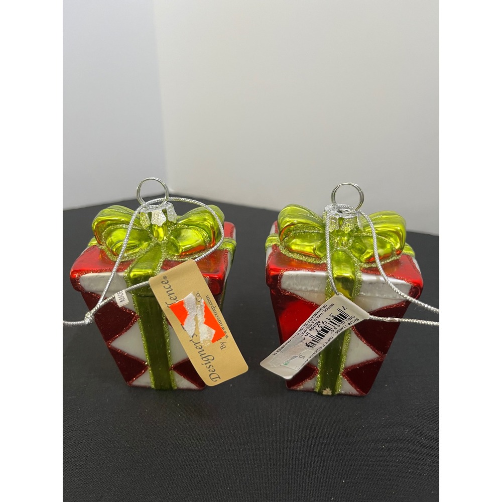 Designer's Excellence Glass Gift Box Christmas Ornaments Set of 2 Red Green 3.5" - Picture 3 of 9